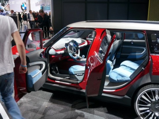 直击日内瓦车展:70余款首发车不断更新(组图)