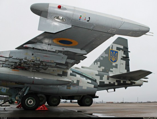乌克兰空军苏-27战斗机满挂导弹出击画面曝光