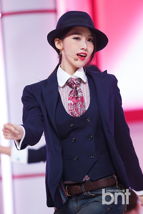 少女时代《M Countdown》夺第一 傲视群雄展