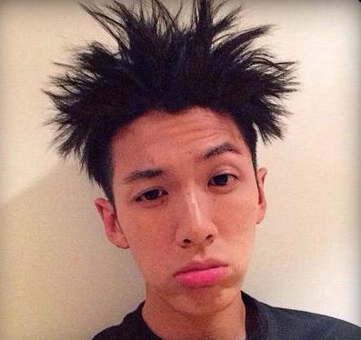 柯震东晒爆炸头照卖萌 洗剪<em>吹</em> 造型谁最雷/图-
