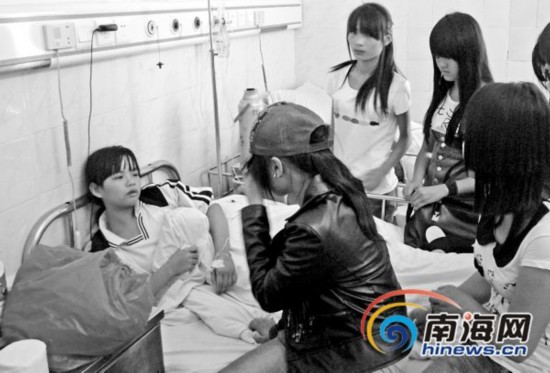 15岁女生误把醋精当水喝 喉咙食道被烫伤--海南