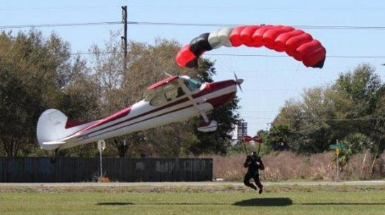 87���ϲ��ݷɻ���½��ײ��ɡ�� ���漣����(ͼ)