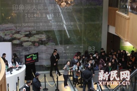 图说:3月8日,备受关注的“印象派大师·莫奈特展”首日火爆。新民网记者 沈文林 摄