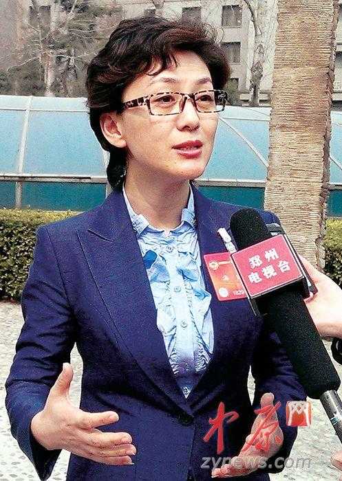 政协委员、主持人海霞:建议列车上增加清真餐