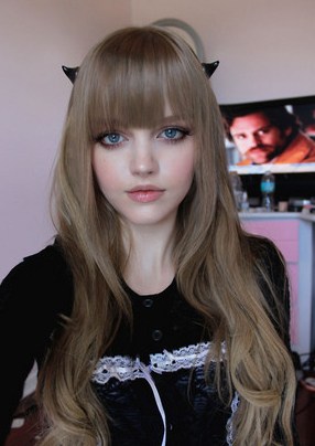 美国18岁真人芭比签约日本杂志 成专属模特