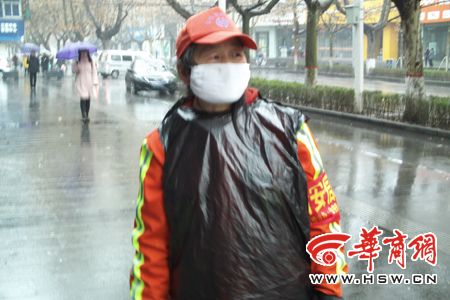 环卫工自制垃圾袋雨衣