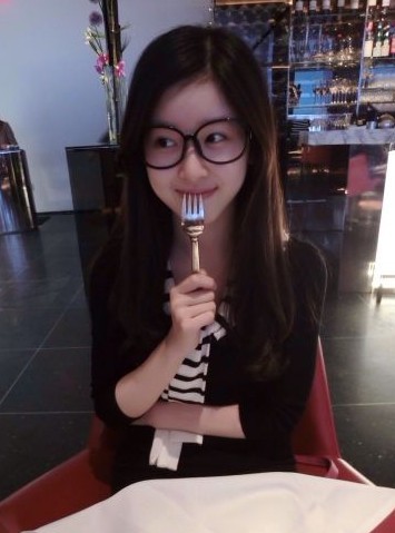 1刘强东在哥伦比亚游学期间和奶茶妹妹谈恋爱