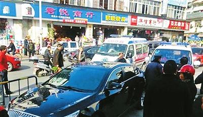 猜成语救护车马_救护车卡通图片(3)