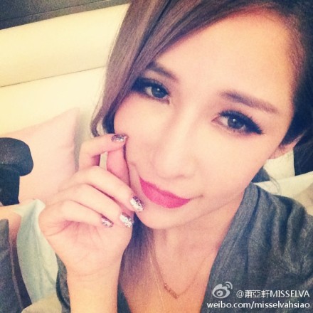 萧亚轩浓妆忆亡母被批不敬 网友:素颜妈都不认