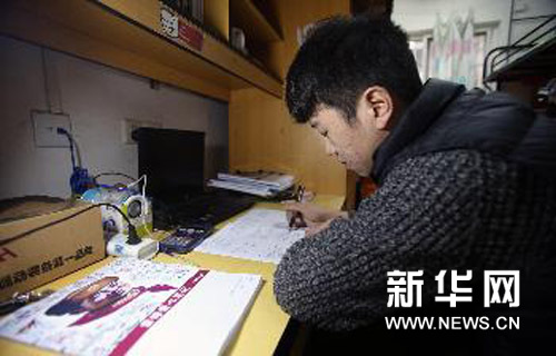 大学学霸编雷锋爱心笔记走红校园