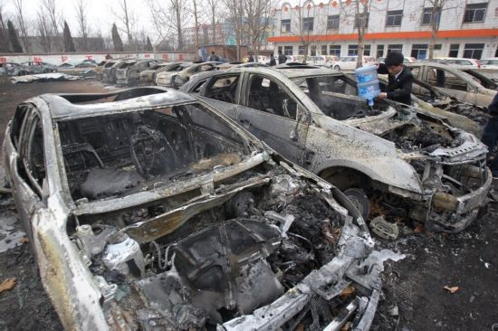 郑州停车场大火 43辆名爵和30辆凯迪拉克被烧【7】