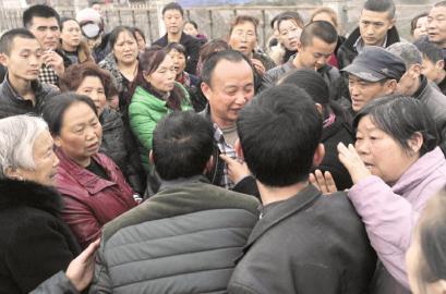 四川现挟尸要价:尸体被绑桥墩