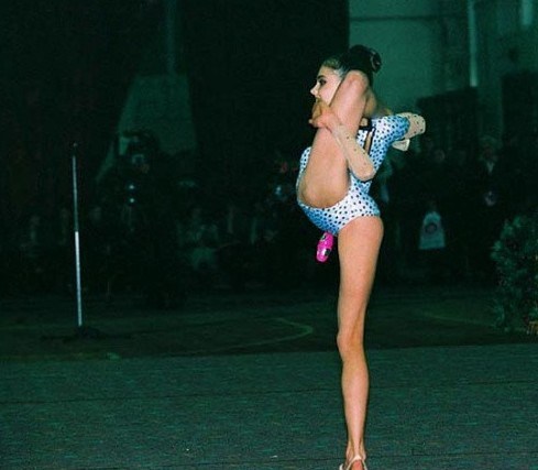 俄俄罗斯美女穿透明内衣的柔术_俄罗斯最透明柔术美女(2)