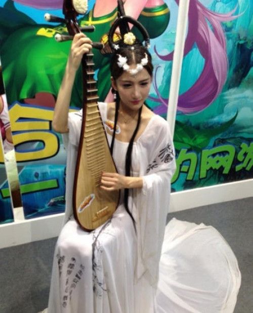 最美<em>伪娘</em>走红网络 <em>女装</em>扮相秒杀女明星--人民网