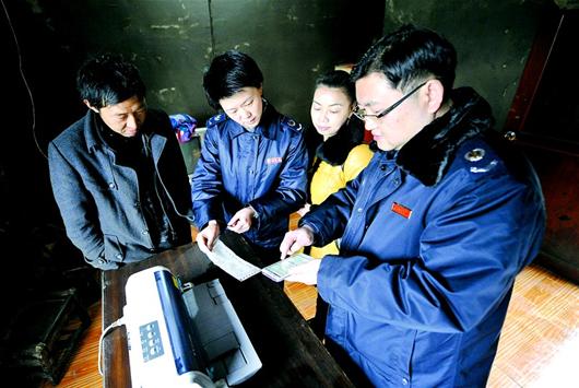 恩施国税指导商户安装使用网络发票手机客户端