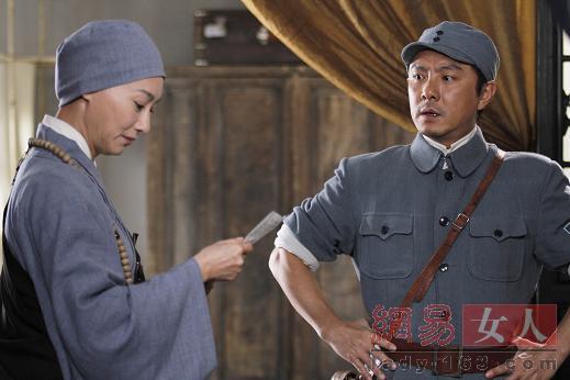 盘点张卫健宣萱佘诗曼奇葩造型 一秒男神变傻