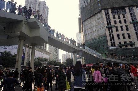 成都市民因谣言群体狂奔 部分商家关门亏损大