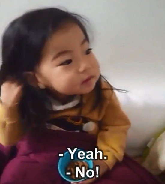 韩国小萝莉呆萌应对陌生人视频蹿红