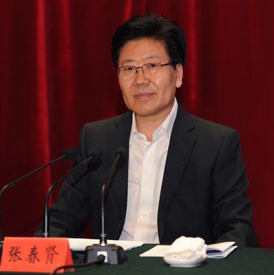 新疆维吾尔自治区召开干部大会 张春贤主持会