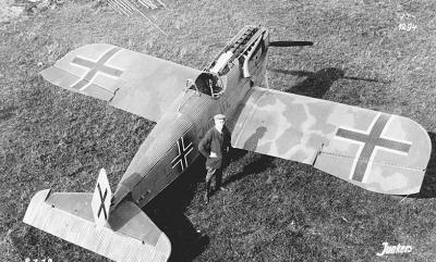 揭秘美国航空史上的巅峰时刻:首次空中加油竟