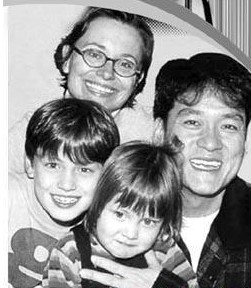 林志颖妹妹林志忆曝光 细数明星罕见全家福(组