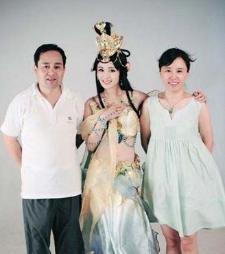 林志颖妹妹林志忆曝光 细数明星罕见全家福(组