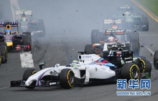 F1澳大利亚大奖赛发生赛车追尾事故