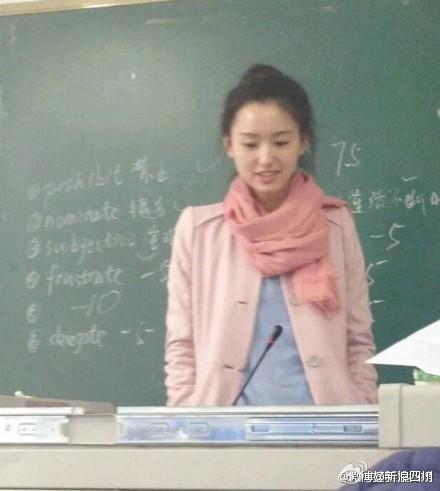 最美英语老师走红网络 学校派保安护花