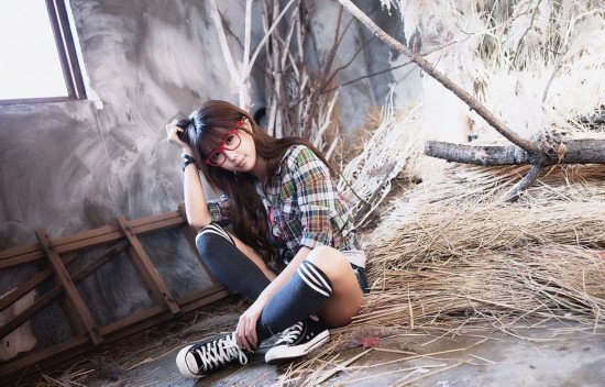 宅男女神!韩国人气车模许允美纯美写真