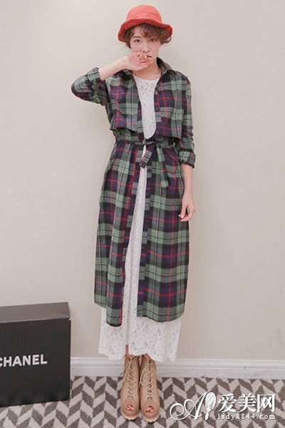  蕾丝连衣裙上身 打造甜美少女style 