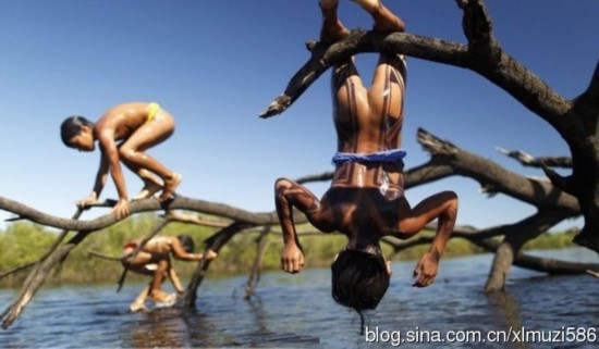 组图:一女多夫的原始部落 生活简单快乐