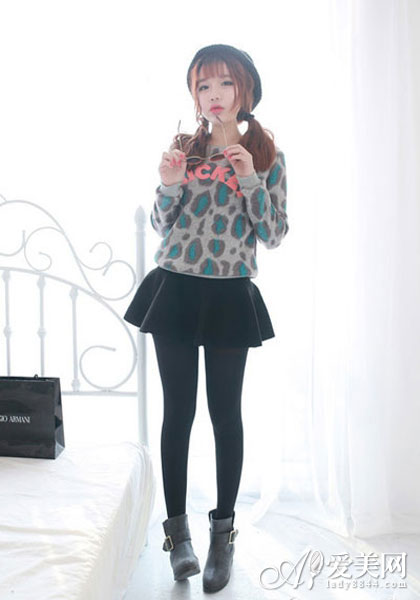 短款卫衣+半身裙 青春可爱超减龄