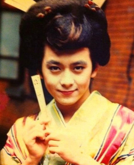 男星都爱扮女相:金秀贤带上假发千颂伊附体