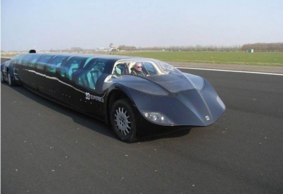 迪拜造世上最快公交车 形似F1赛车时速255公里(图)