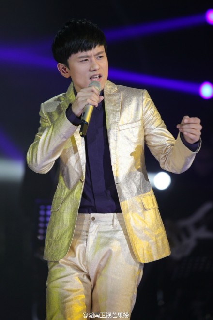 《我是歌手》总决赛泄天机:茜拉外国人身份受