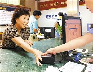 深圳6万多人需换二代证 录指纹20个工作日办结