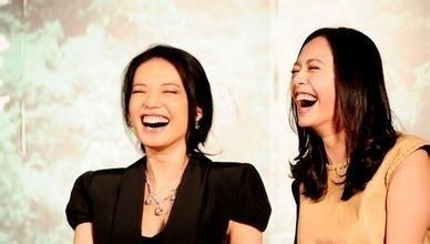 舒淇曝与姚晨大笑照 网友:双魔食人花- Micro R