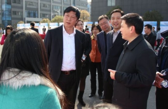 蜀山区人社局将流动招聘窗口开到企业和大学