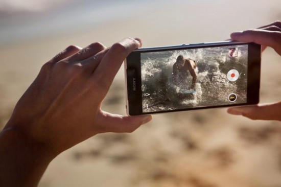 �Xĥ���I�� ����Xperia Z2�P�sHTC One���