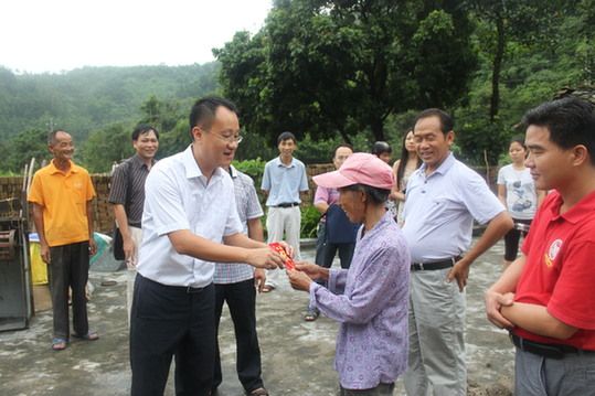陆川县委组织部召开群众路线教育实践活动动员