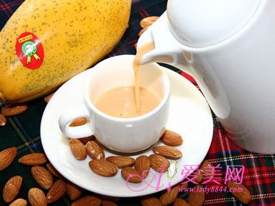 春季diy一杯美味杏仁露防燥润肺止咳