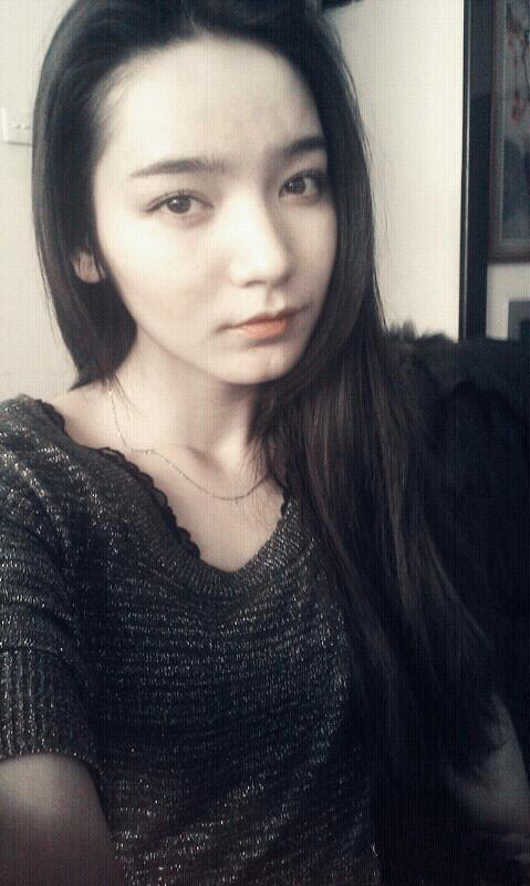 中戏校花代斯写真曝光 十足明星范儿