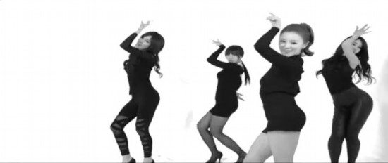 韩 <em>少妇组合</em> 少女时节表演照曝光(组图)【2】--