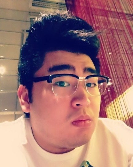 鞠萍姐姐21岁儿子首曝光 浓眉大眼带小女友