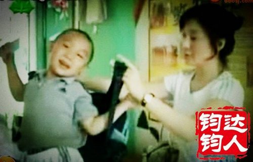 歌手陈红儿子曝光 母子相依为命生活照温馨(图