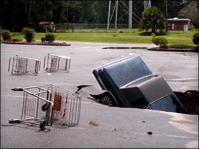 诡异奇葩!盘点全球最匪夷所思的车祸现场