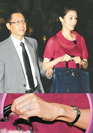李嘉欣的婚戒要比刘嘉玲价值2280万元人民币的卡地亚婚戒要贵一倍,要