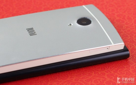 IUNI U2对比小米3 两千元内最强机之战