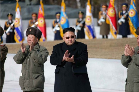 朝鲜国土 人口与军队_朝鲜领导人金正恩新年视察军队 高清组图(3)