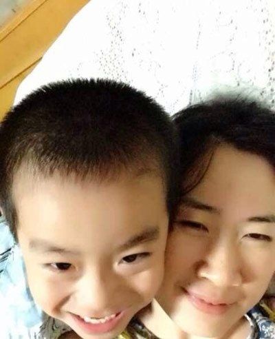 芙蓉姐姐6岁儿子曝光 承认曾未婚生子(图)